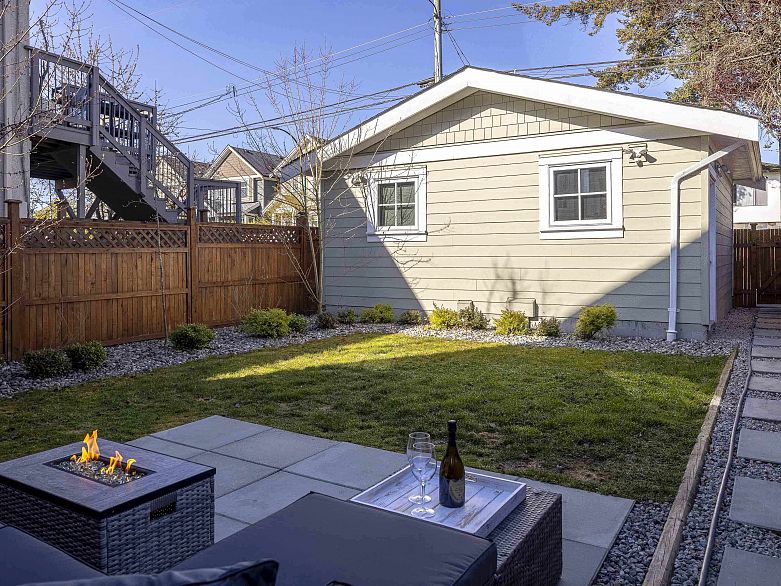 4327 Perry Street