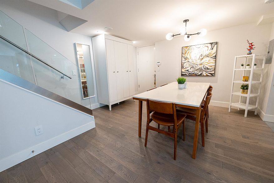 201 289 Drake Street