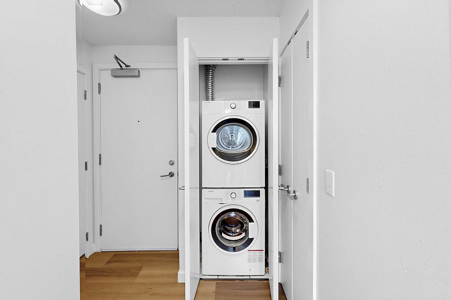 2102 4815 Eldorado Mews