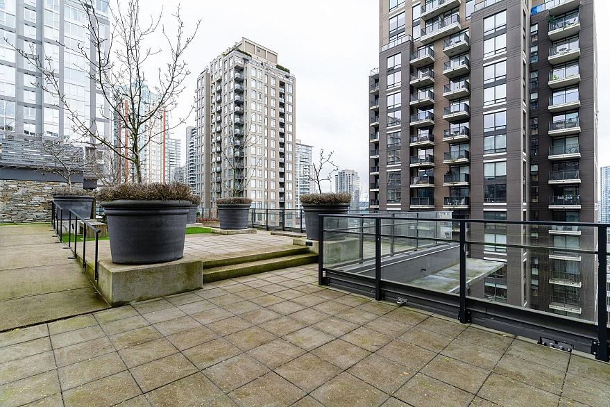 1906 1088 Richards Street
