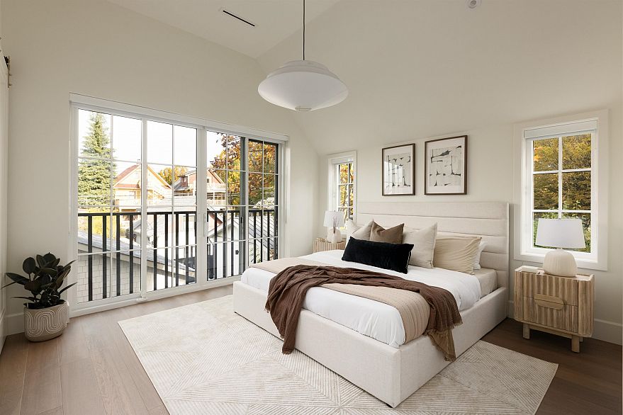 2 15 W 20th Avenue