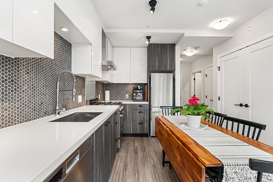 304 311 E 6th Avenue