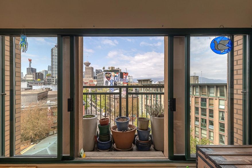 607 22 E Cordova Street