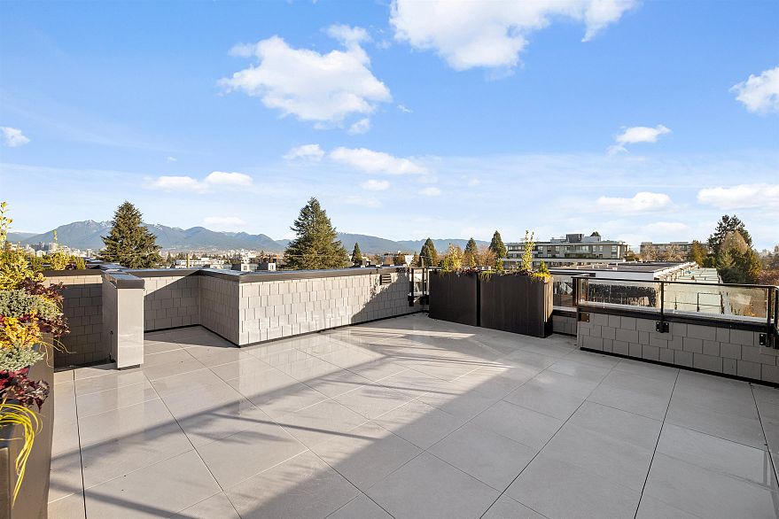 585 W 29th Avenue