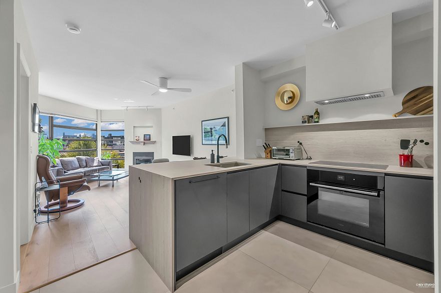 506 2228 Marstrand Avenue