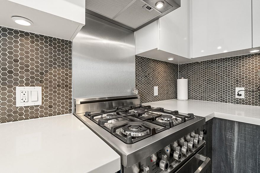 304 311 E 6th Avenue