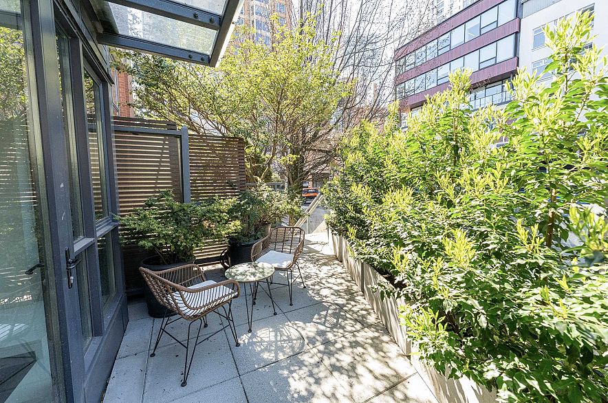 201 289 Drake Street