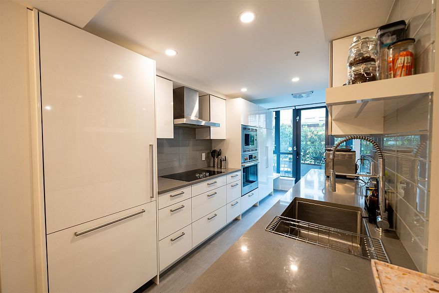 201 289 Drake Street