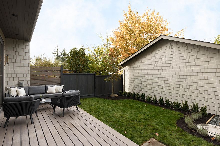 2 15 W 20th Avenue