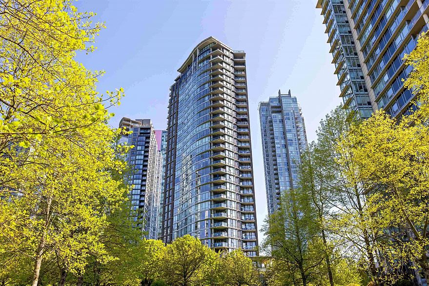 1802 455 Beach Crescent
