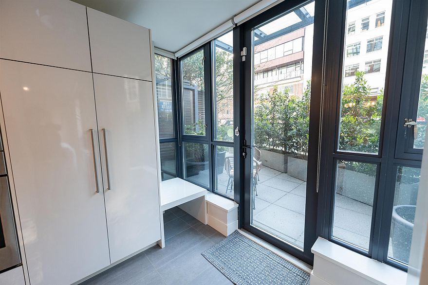 201 289 Drake Street