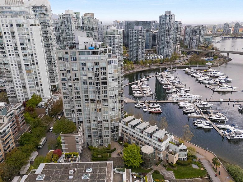 1201 1228 Marinaside Crescent