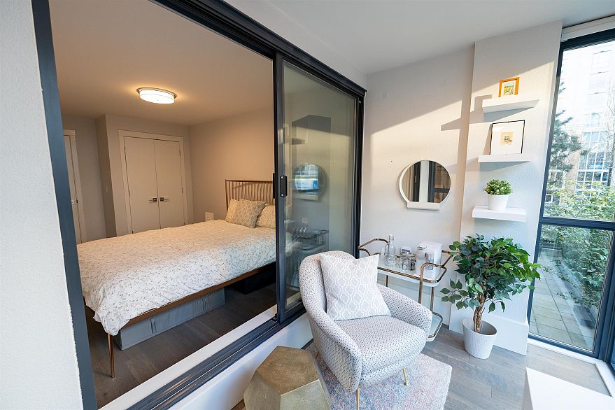 201 289 Drake Street