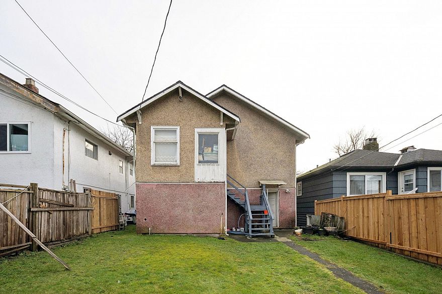 2541 Dundas Street