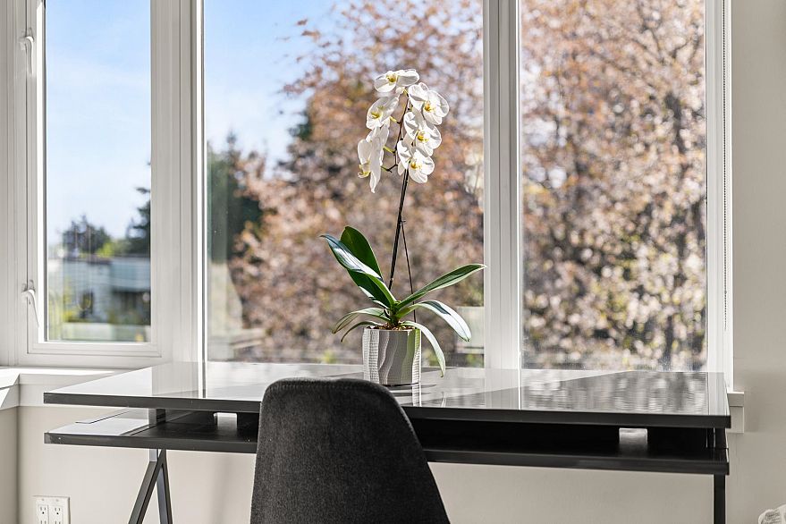 304 311 E 6th Avenue