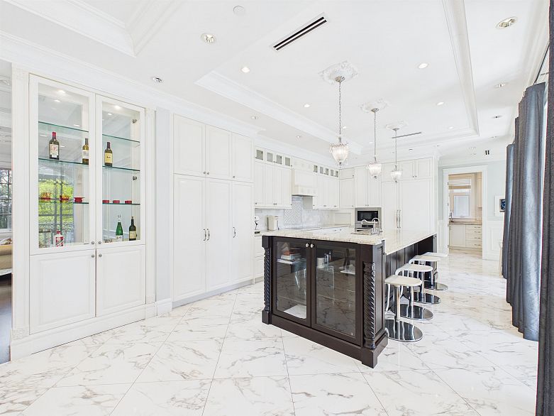 738 W 54th Avenue