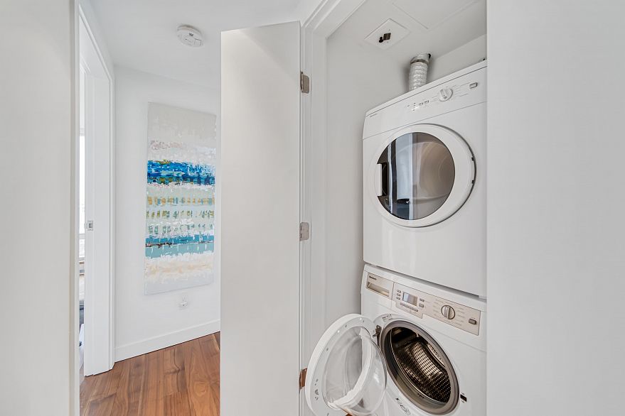 PH7 188 Keefer Street