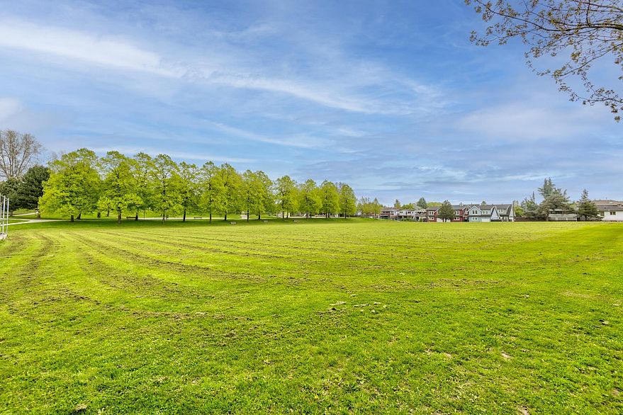 201 3939 Knight Street