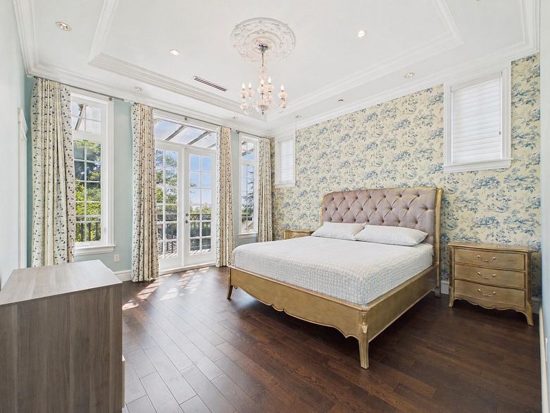 738 W 54th Avenue