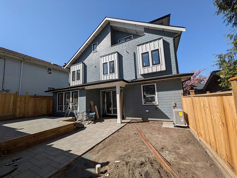 918 E 16th Avenue
