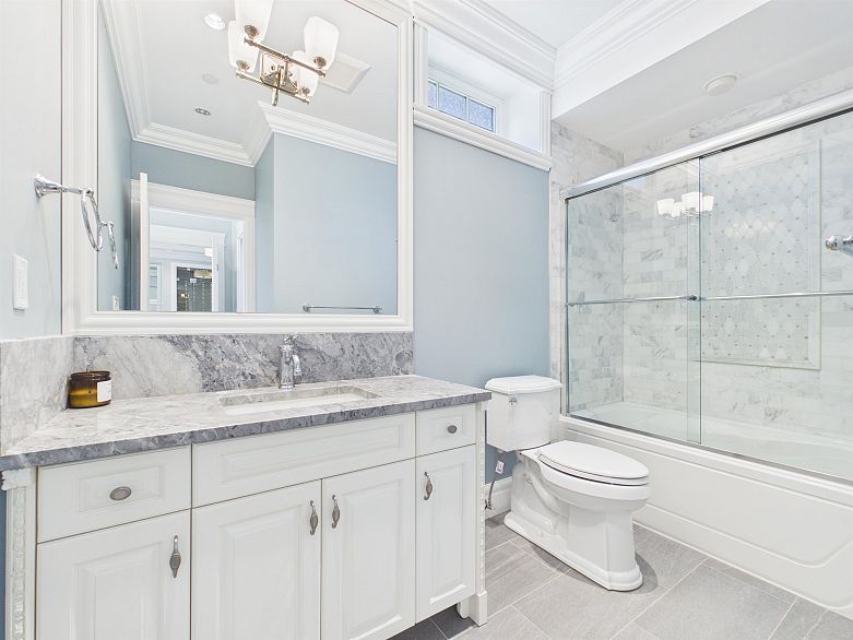 738 W 54th Avenue