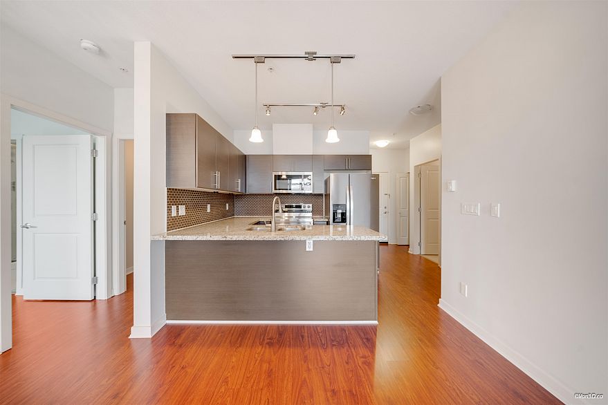 329 2239 Kingsway