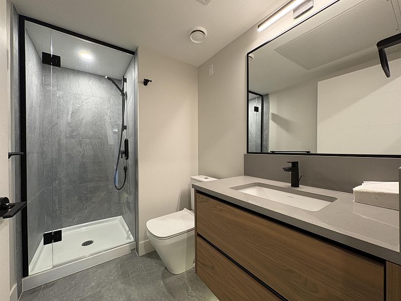 125 W 41st Avenue