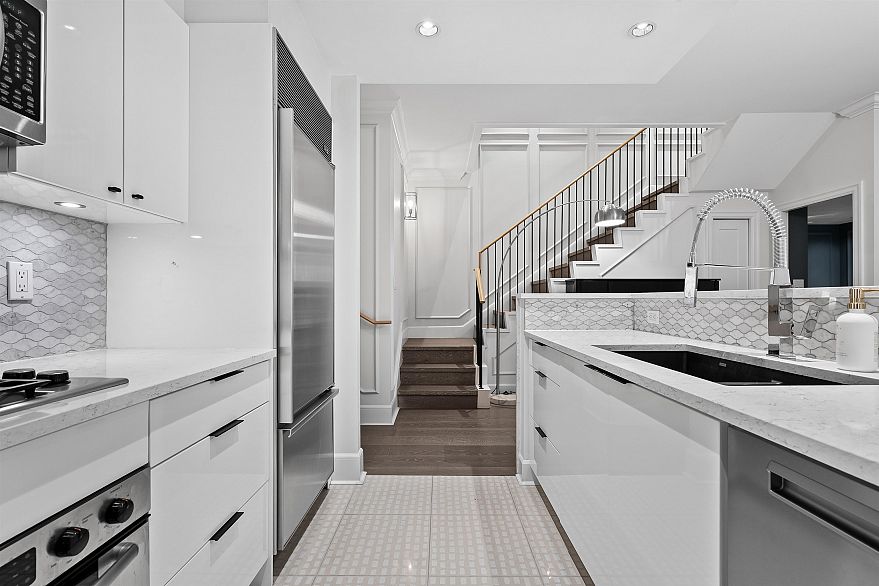 493 Broughton Street