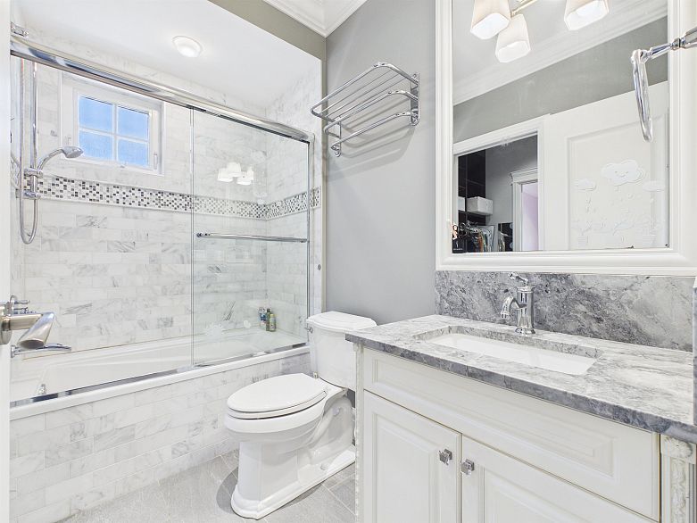 738 W 54th Avenue