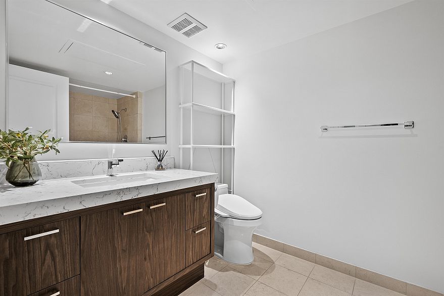 493 Broughton Street