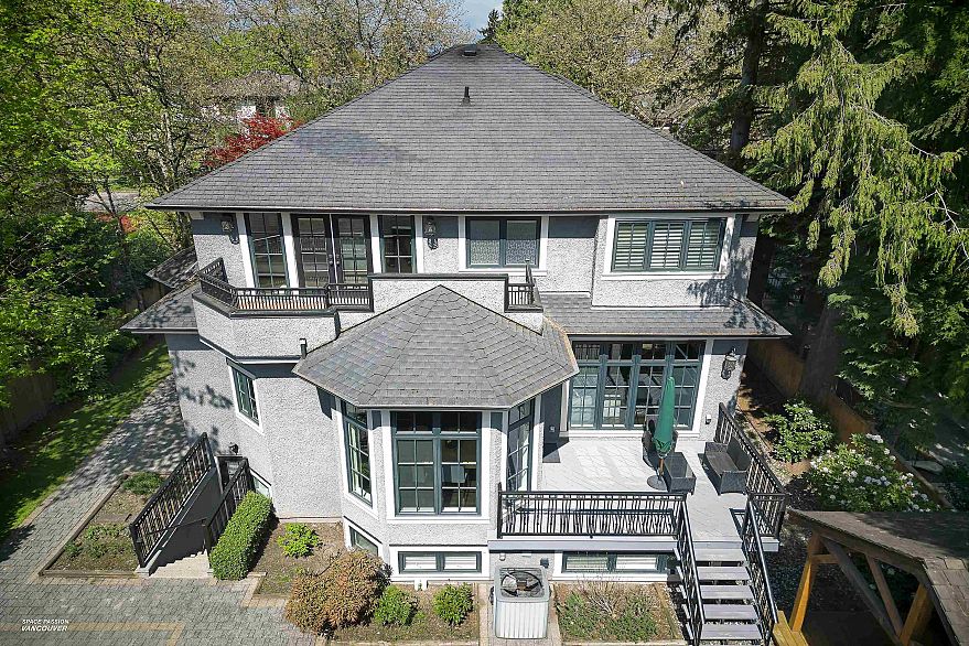 2262 W 36th Avenue