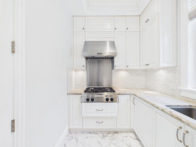 738 W 54th Avenue