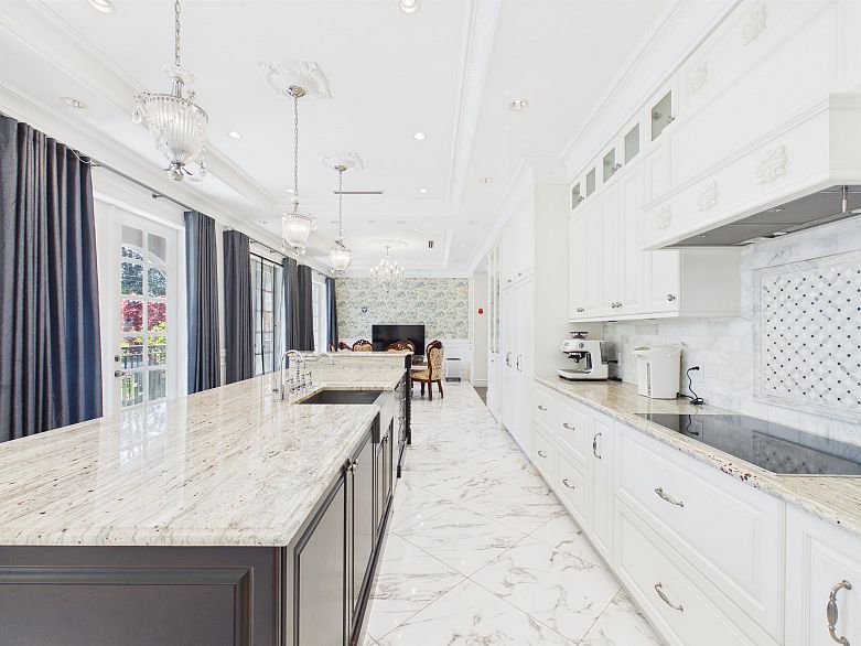 738 W 54th Avenue