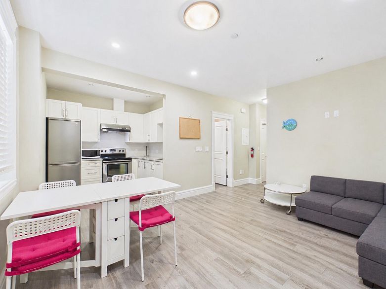 738 W 54th Avenue