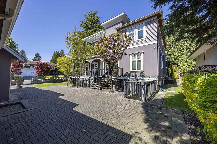 738 W 54th Avenue