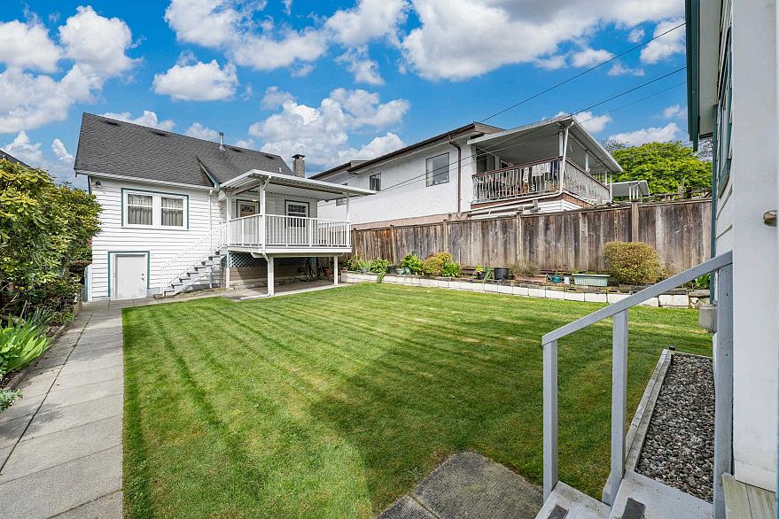 2578 Oxford Street