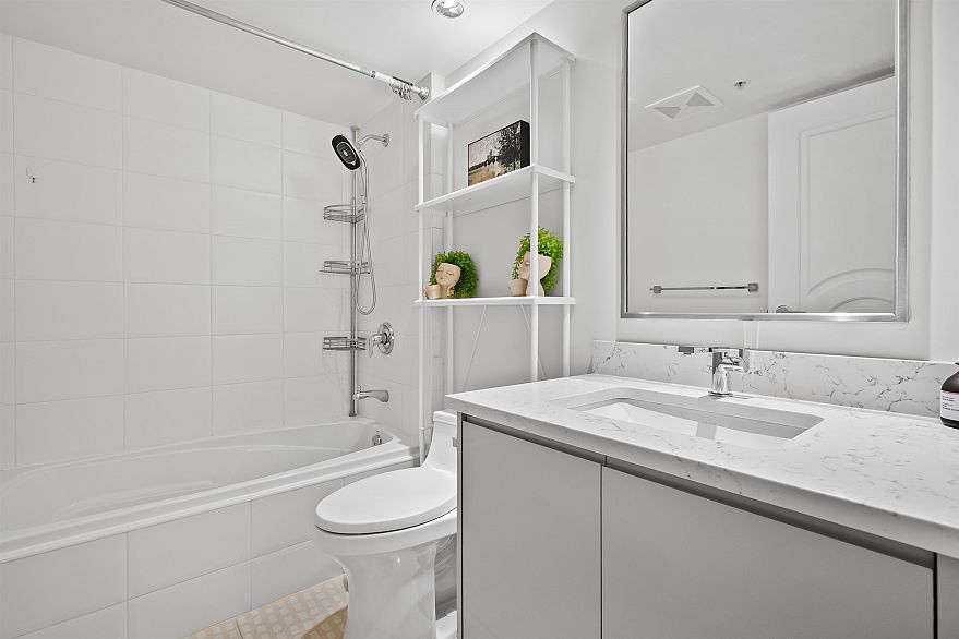 493 Broughton Street