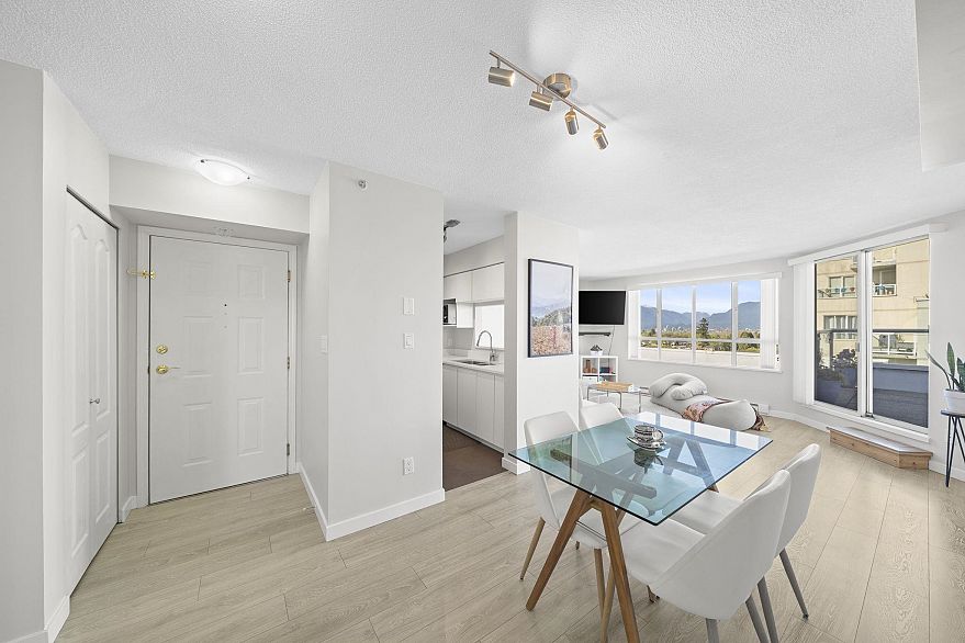 1208 3455 Ascot Place