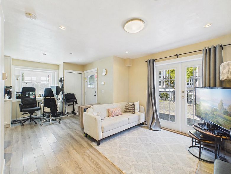 738 W 54th Avenue