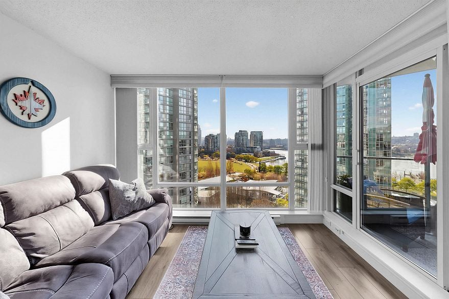 1501 455 Beach Crescent