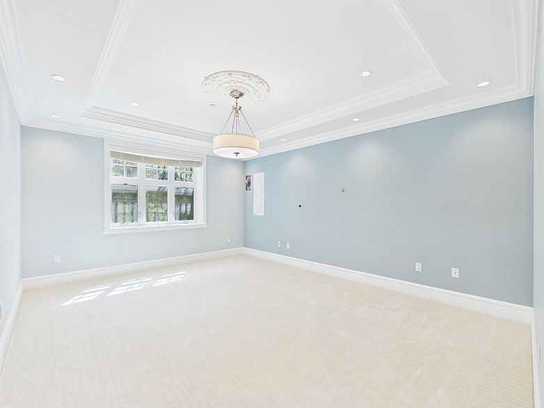 738 W 54th Avenue