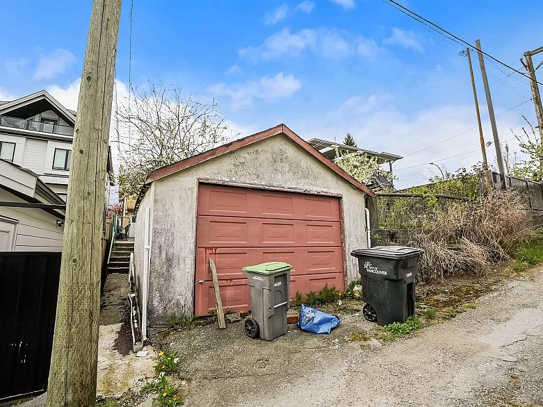 620 Slocan Street