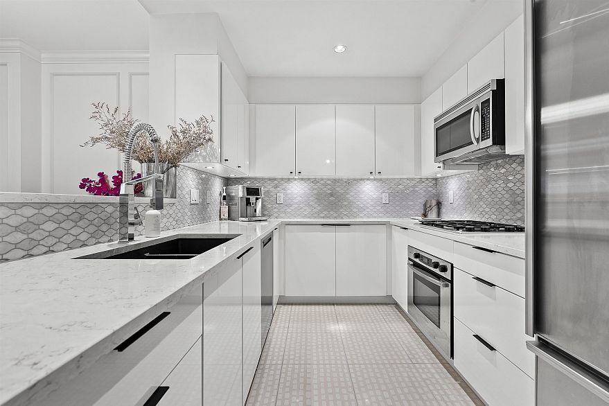 493 Broughton Street