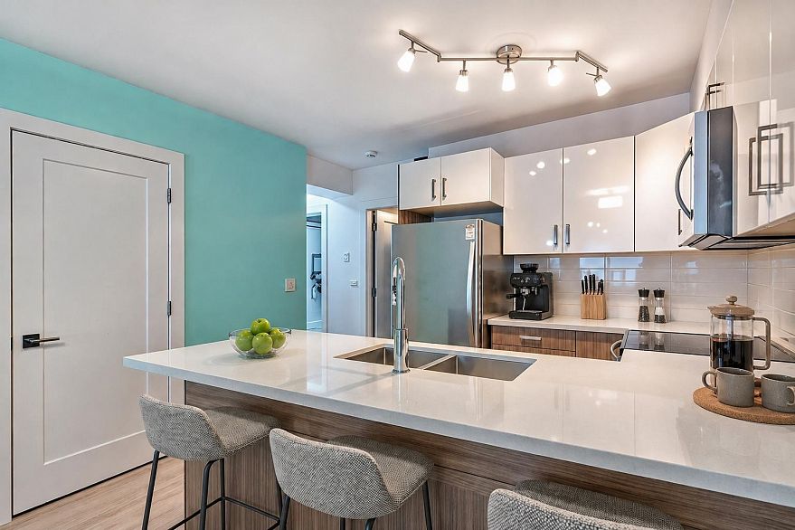 201 3939 Knight Street