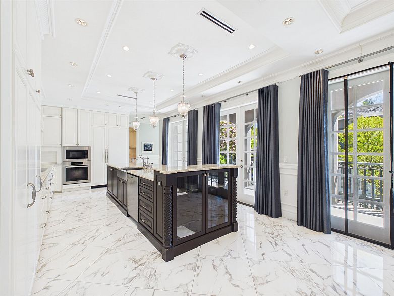 738 W 54th Avenue