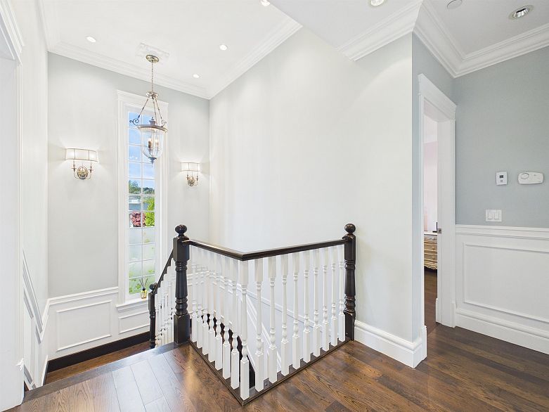 738 W 54th Avenue