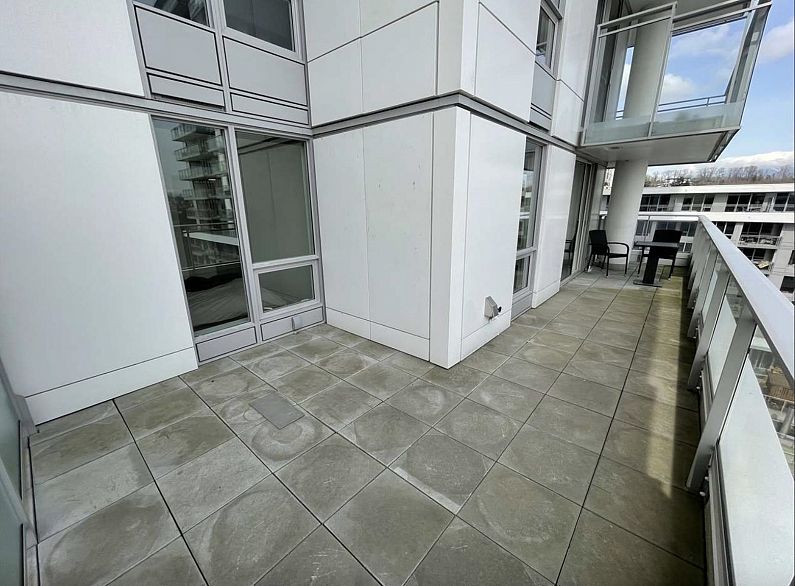 1009 455 SW Marine Drive