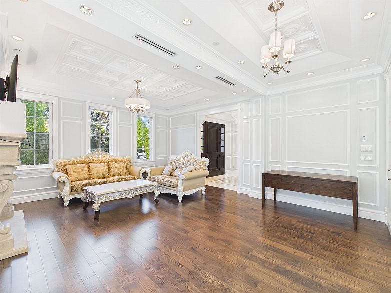 738 W 54th Avenue