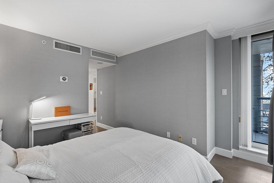 493 Broughton Street