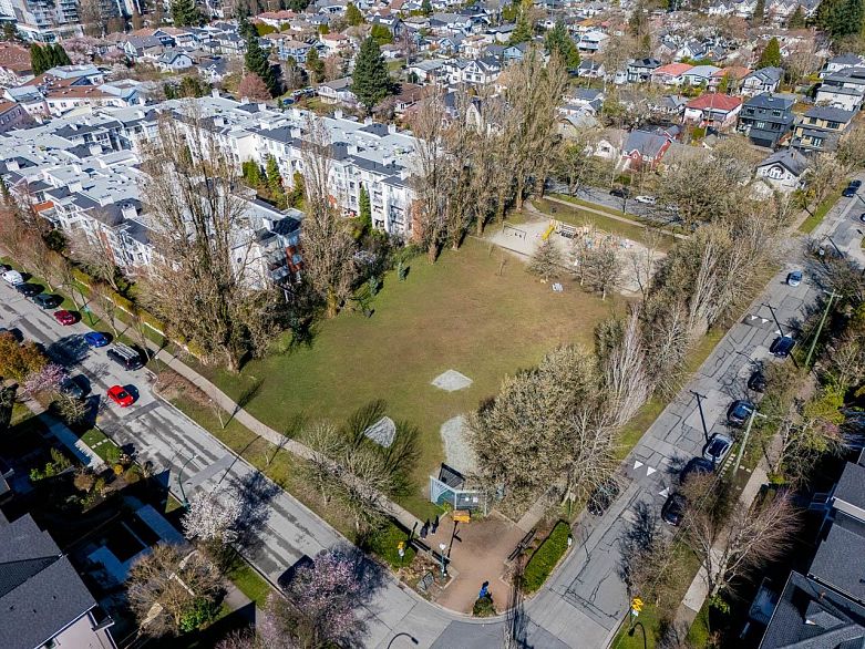 2 372 E 37 Avenue